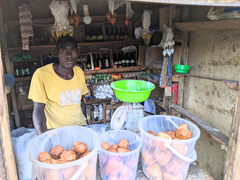  Si può fare (Burundi): l'uomo che sogna di diventare un panettiere grazie al microcredito comunitario