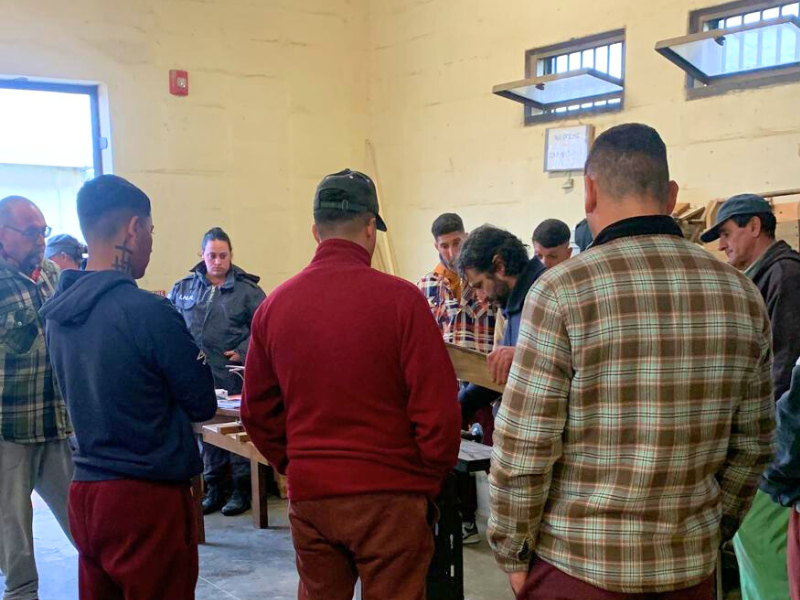URUGUAY - corso di falegnameria in carcere