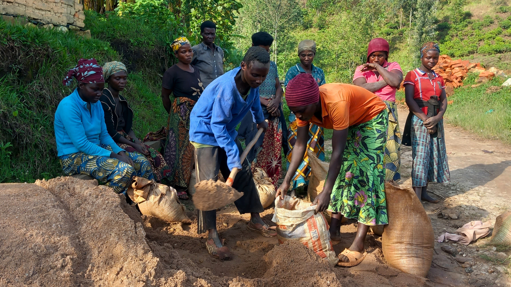 Burundi women at work
