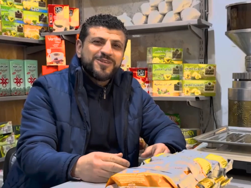 Munir nel suo negozio di caffè ad Aleppo oggi - Progetto RestarT.
